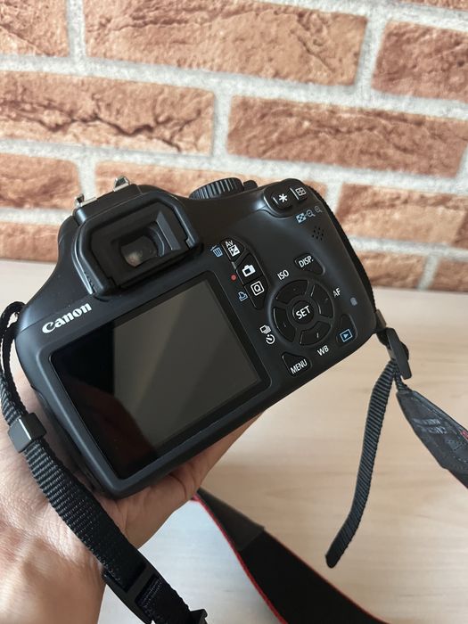 Aparat foto Canon EOS 1100D