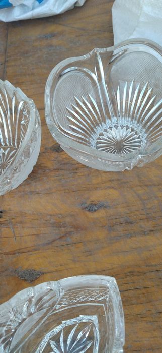 Xrustal chaq-chuq idishla, oq chinni