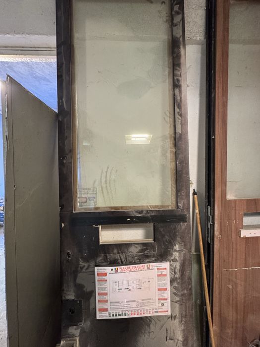 Geam blindat cu ghiseu pt. amanet/casa de schimb valutar