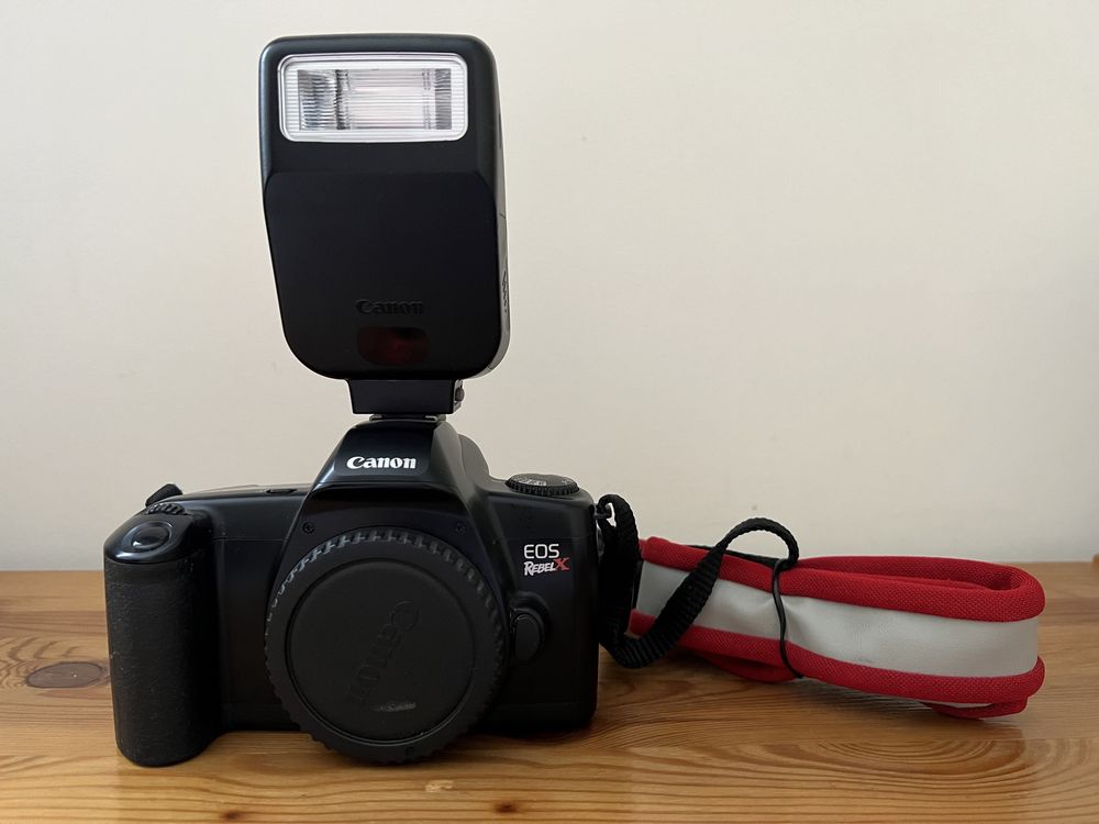 Canon EOS Rebel X + Speedlite 200E