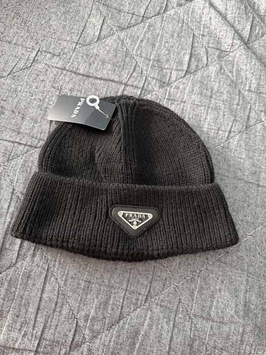 Caciula Prada Premium noua