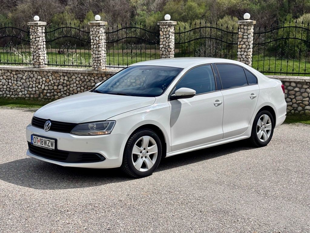 Volkswagen Jetta VI 1.6 diesel 2012 alb