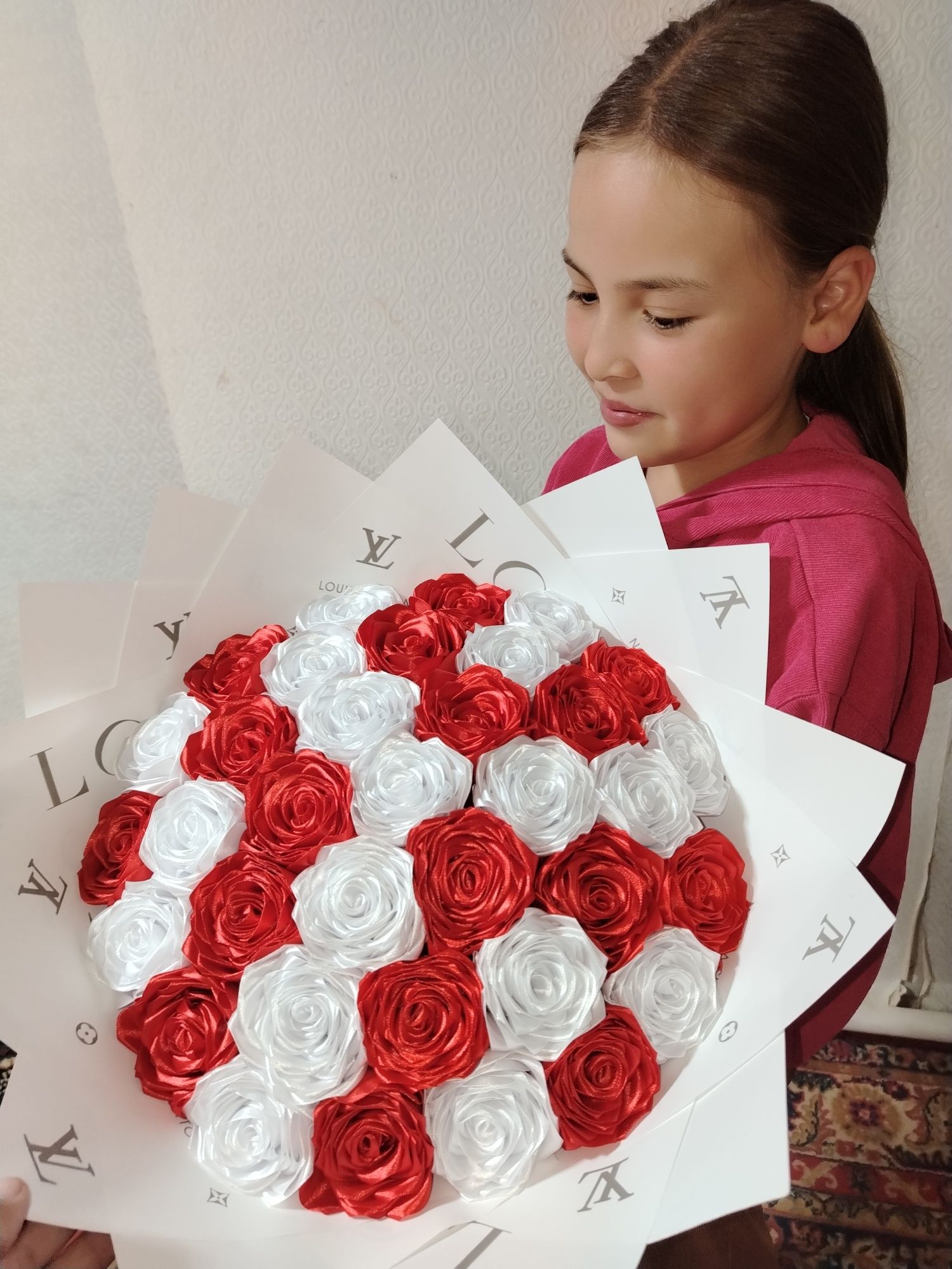 Цветы из атласных лент