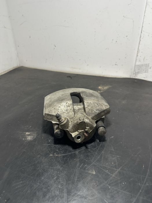 Etrier frana stanga fata Volkswagen Vw Touran  etrier frana dreapta fa