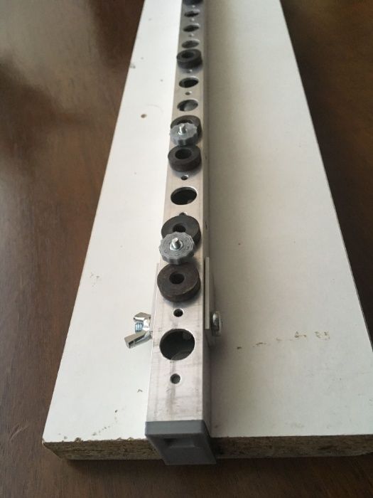 Sablon mobila liniar aluminiu L=600mm v.2 pentru PAL 18mm bucse 3x 5/8