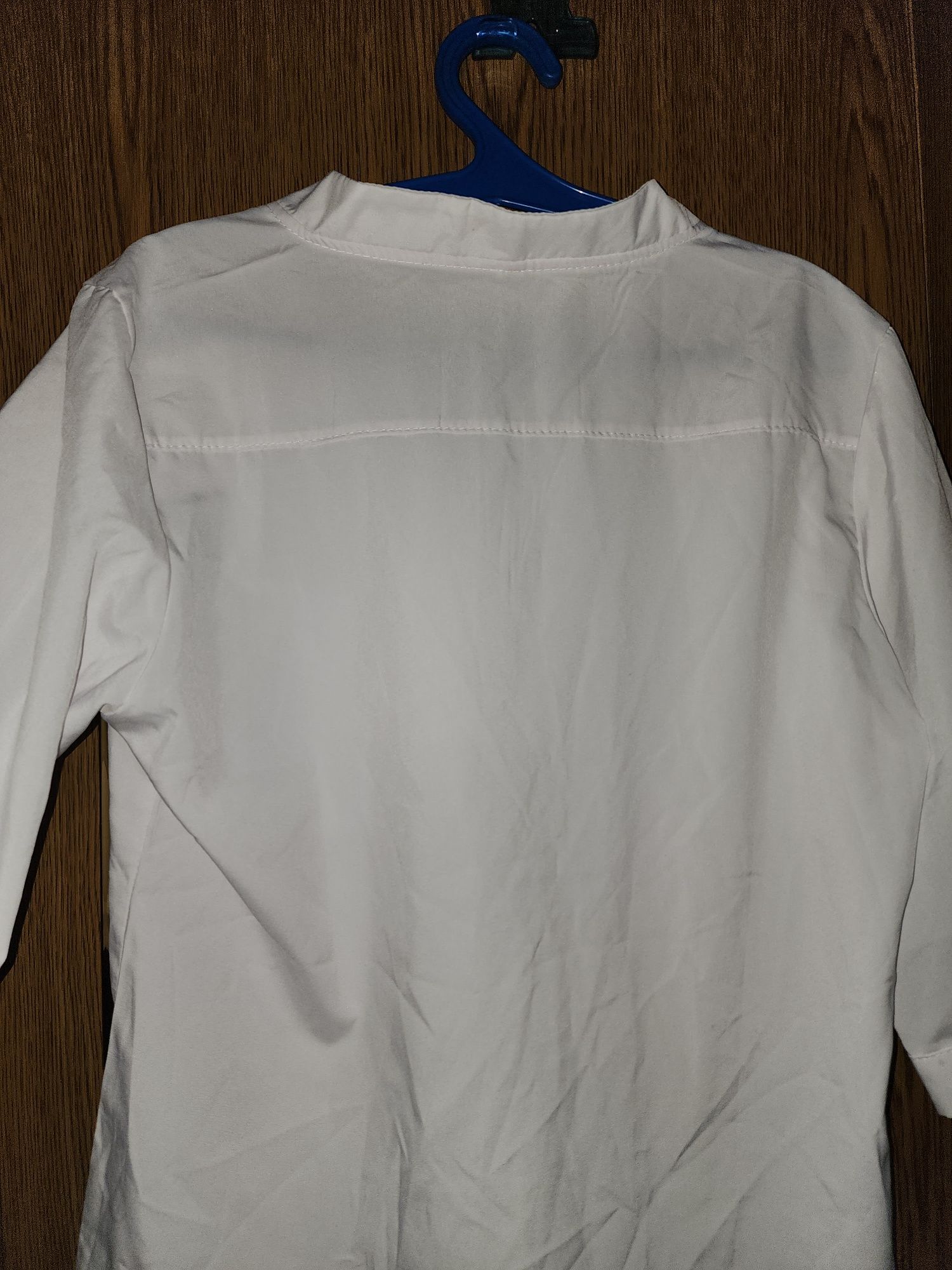 Белая блузка новая приятный материал размер 38-40
