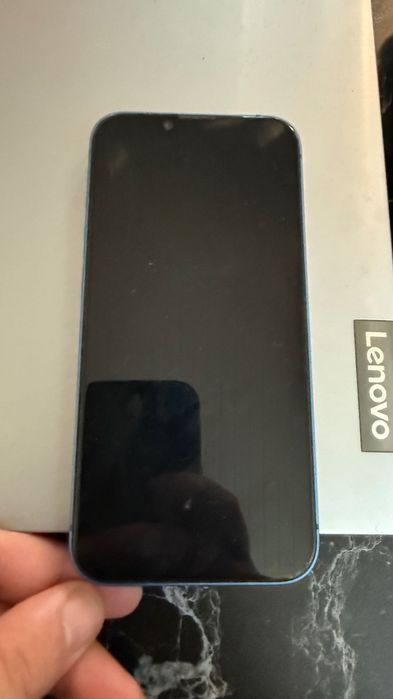 Продавам запазен ipone 13