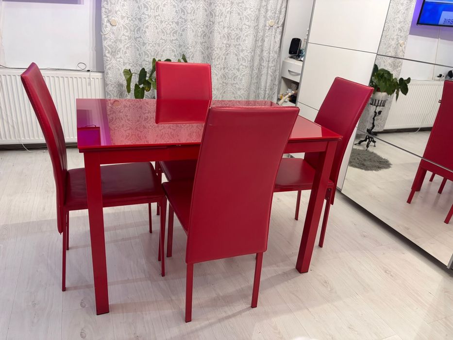 Masa extensibila din sticla 4-6 persoane