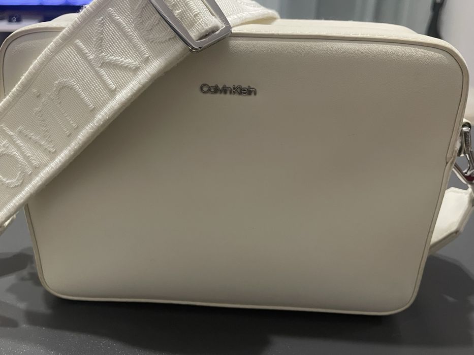 Чанта през рамо calvin klein