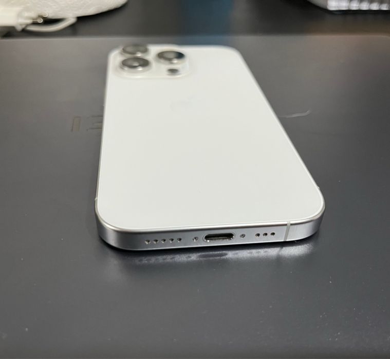 Iphone 16 Pro White Titanium