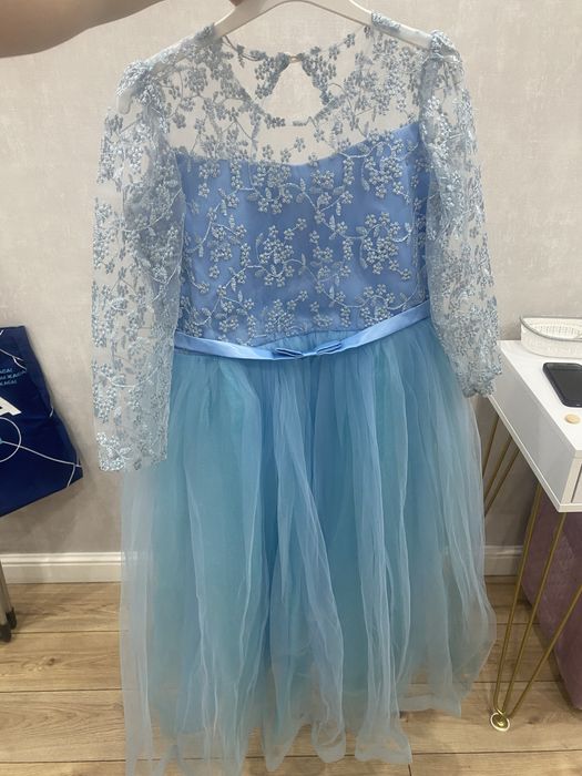 Платье на торжество, праздник.