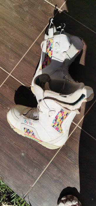 Vând Boots Burton