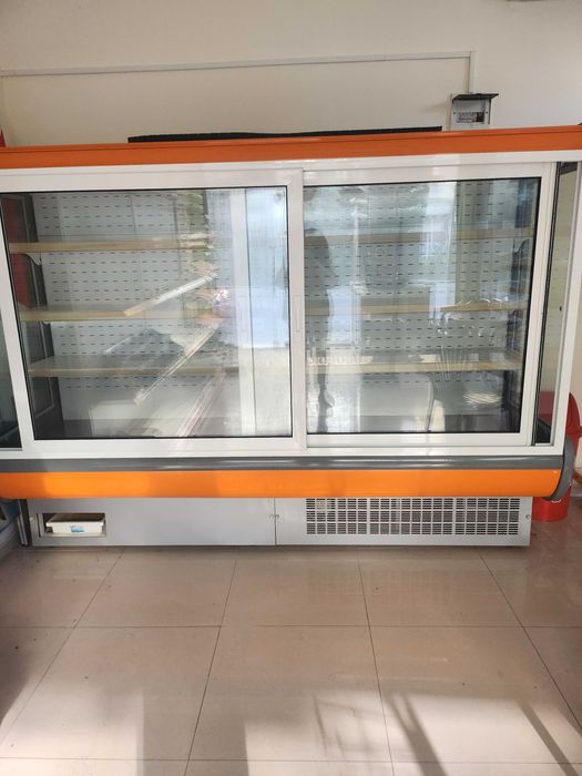 Хладилна витрина