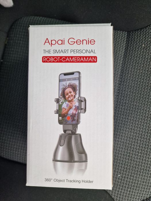 Suportul automat pentru telefon vine echipat cu tracking, cameră