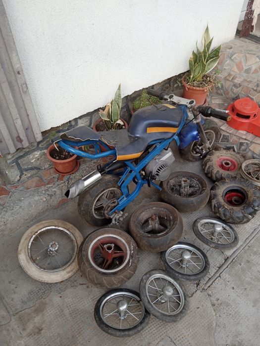 Moto copii cu motor original în stare bună de funcționare+ roți de sch