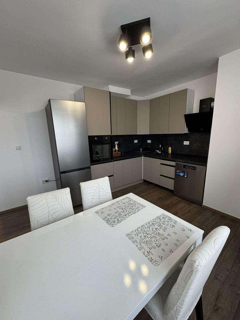 Дава се под наем Тристаен апартамент в Пловдив, Център - 110 кв.м за 600 € - Снимка #2