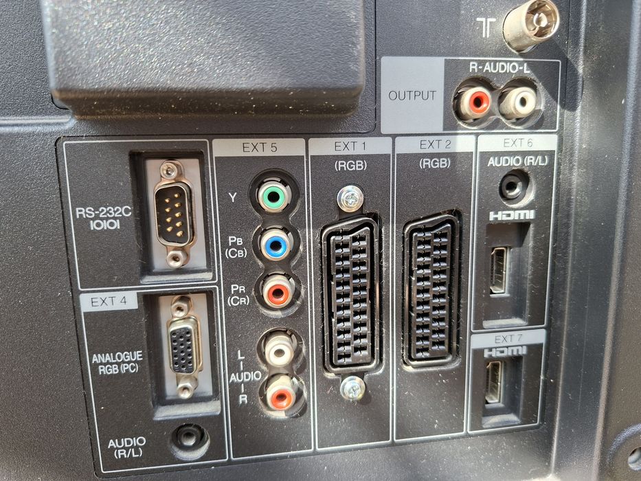 Телевизор Sharp LCD 32 инча