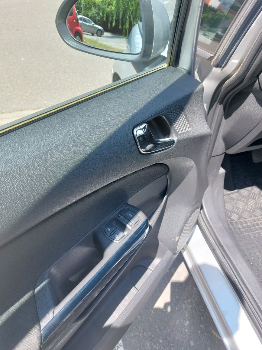Vând Opel Corsa 1.3 cdti