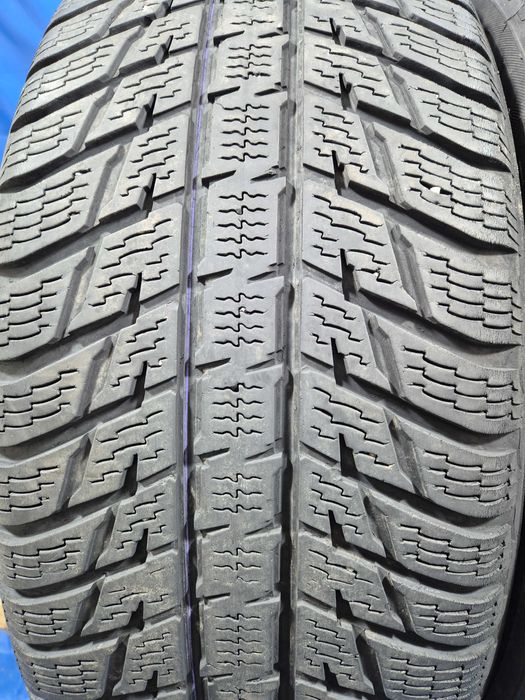 255/65/17 Nokian