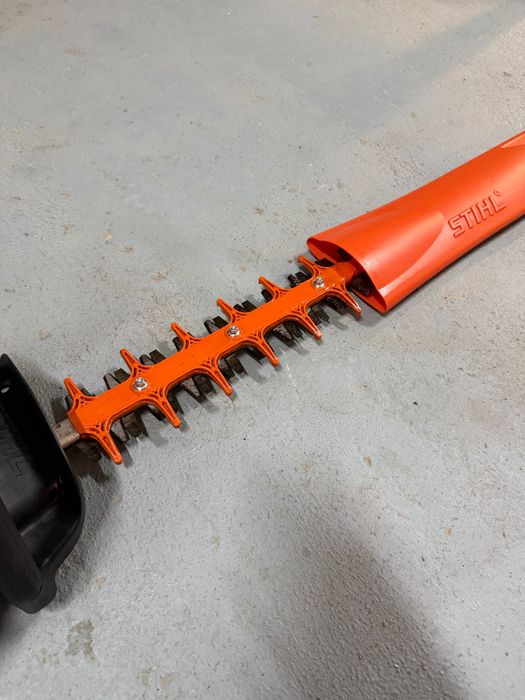 HS 82 R Mașina de tuns gard viu 600MM STIHL
