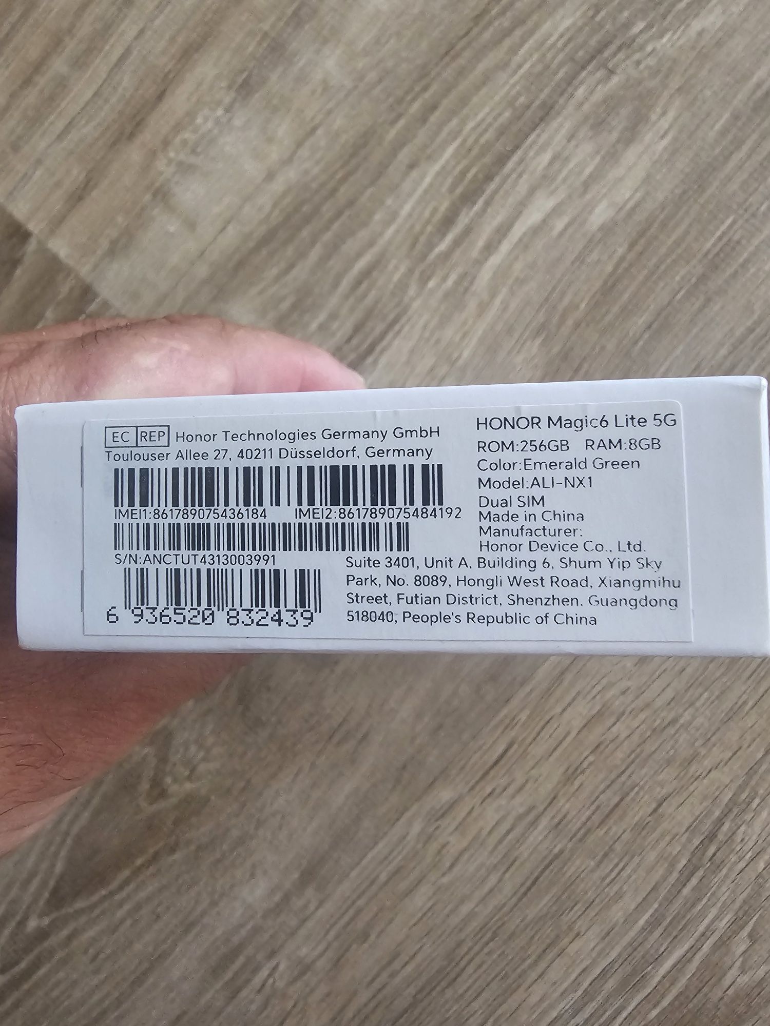 Telefon  Honor și Motorola