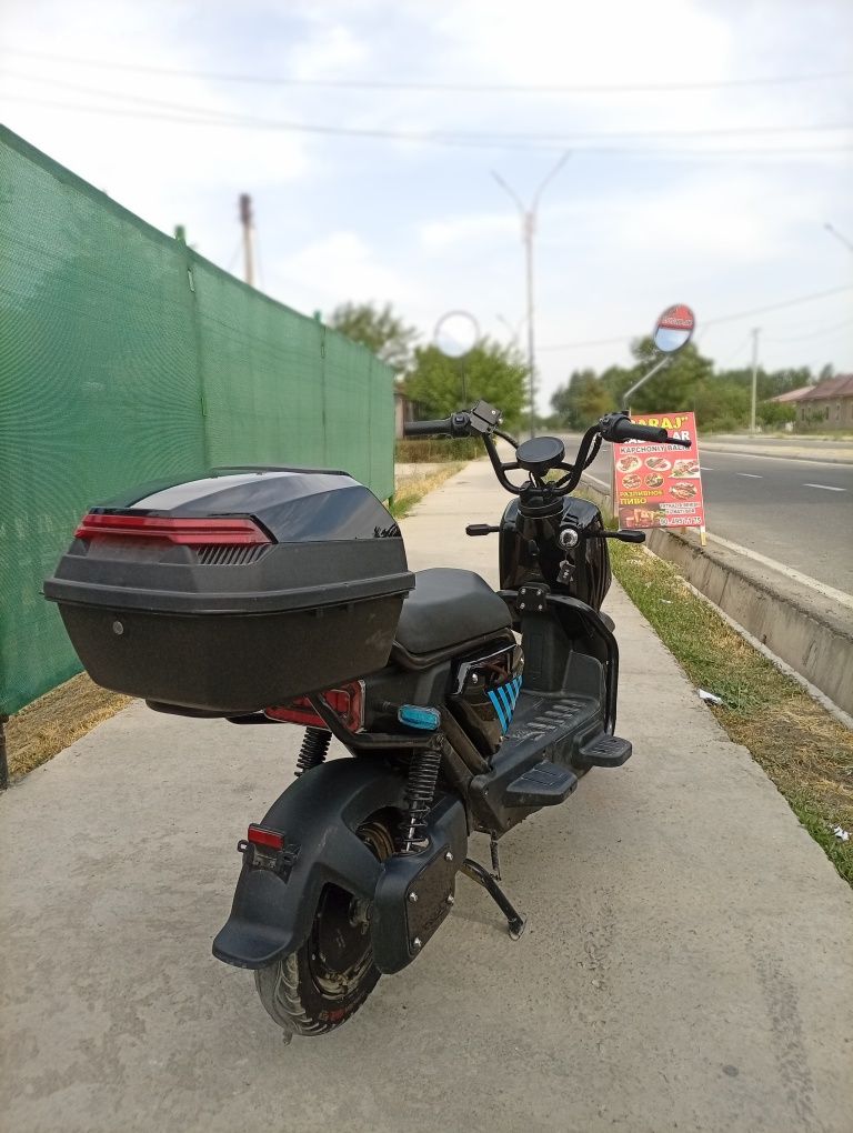 Skuter sotiladi narxi 6 mln
