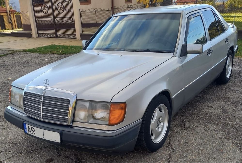 Mercedes E250   W124