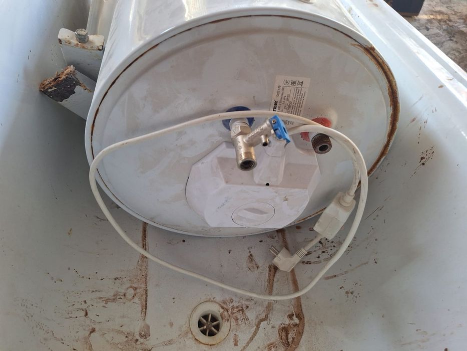 Аристон почти новый 100 л.