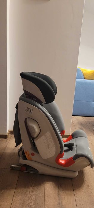 2 scaune masina Britax Romer Advansafix II, pret per buc