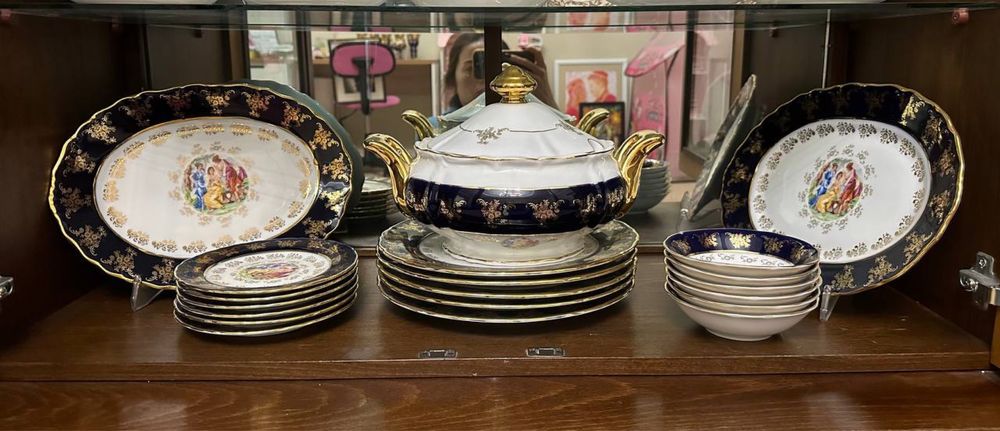 Продается набор посуды « Мадонна»