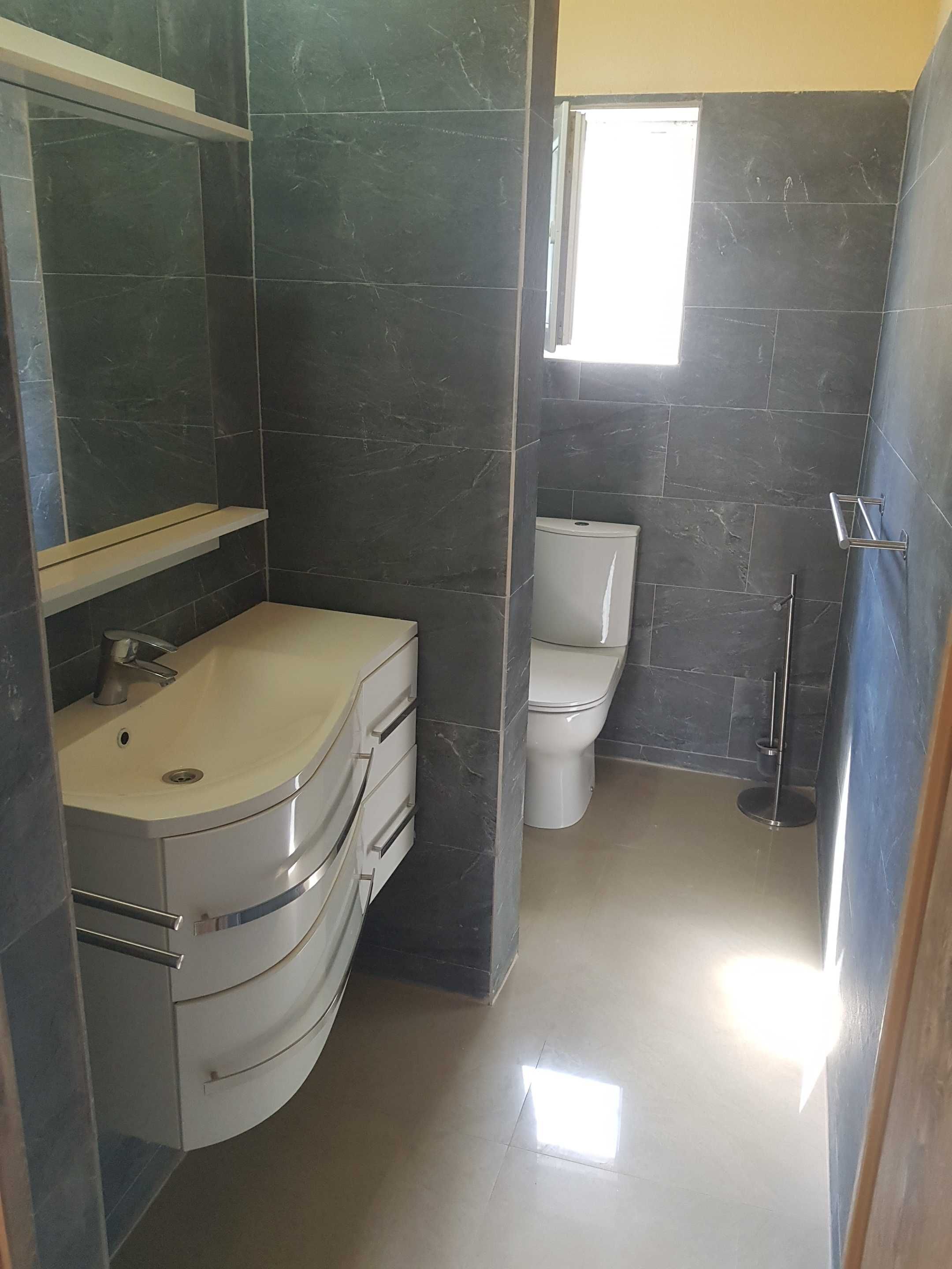 Spatiul comercial 90mp 1 sala + 2 baii la etaj 1 centru