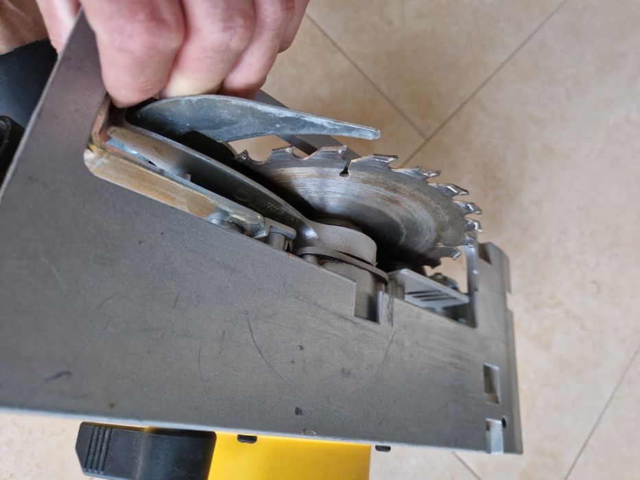 Dewalt DW 933 -   fierastrau pendular