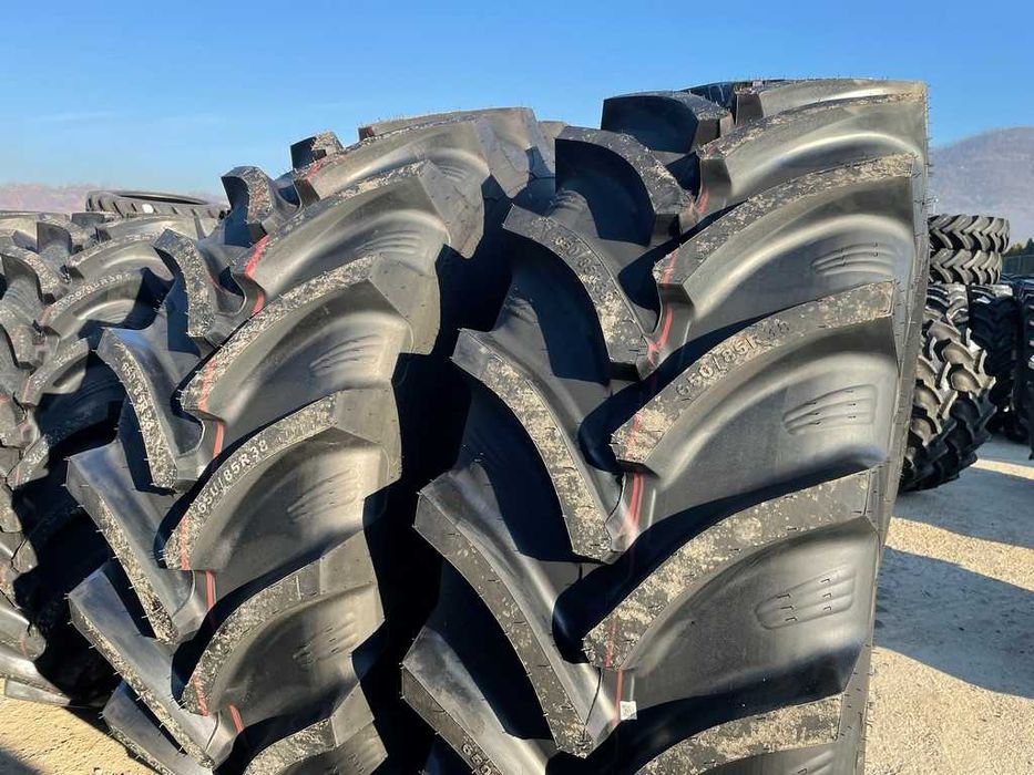 Anvelope noi Radiale marca OZKA de tractor John Deere spate 650/85R38