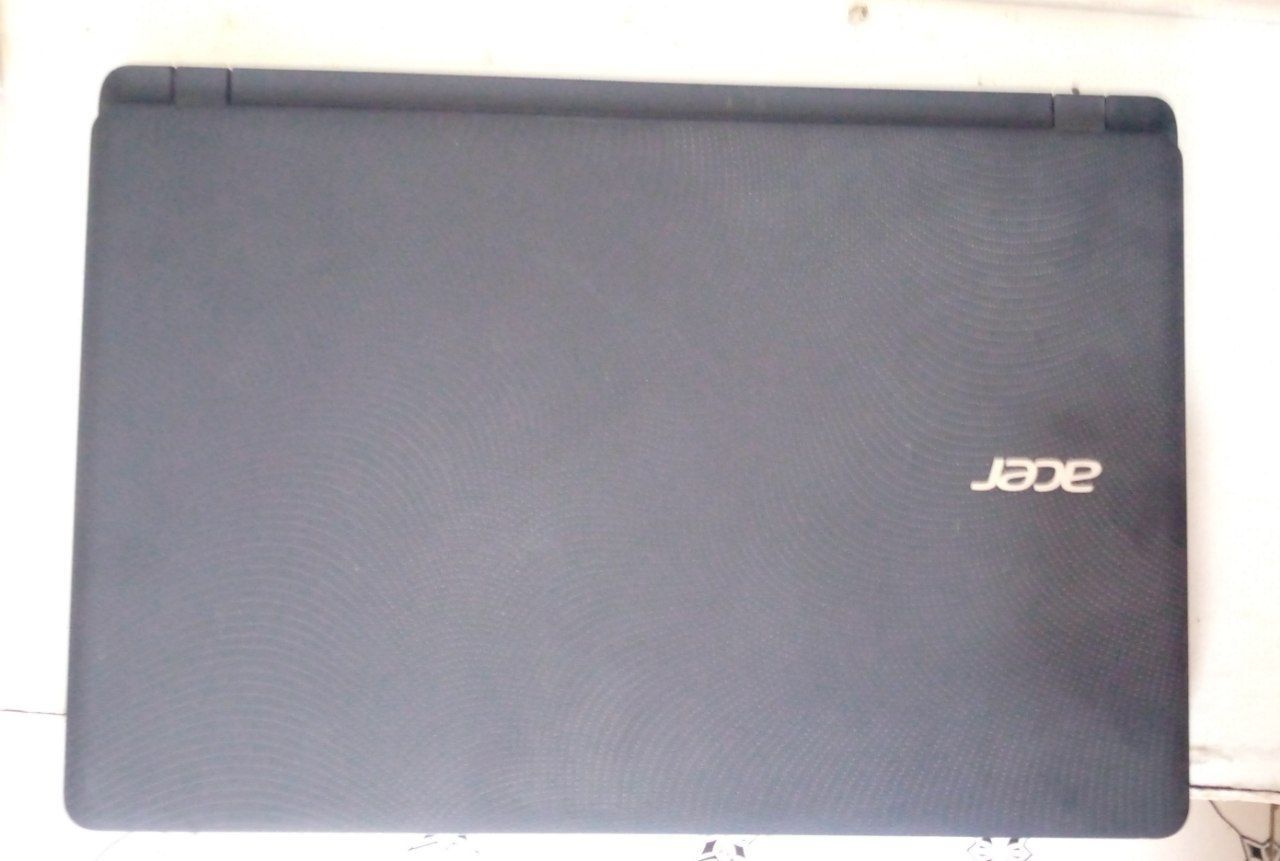 Acer  Aspire ES-15 yangiday ko'p ishlamagan!