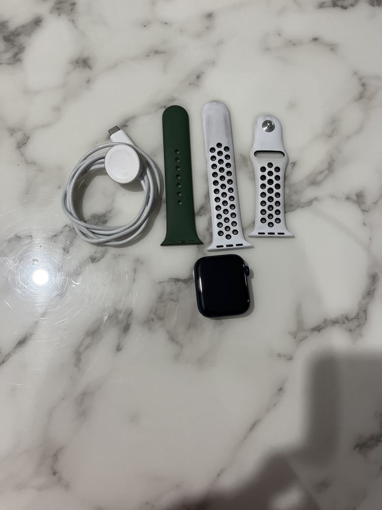 Apple watch шеста серия.В много добро състояние…