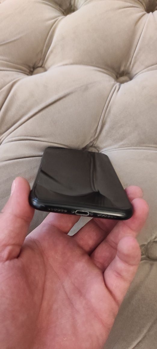 Vând iPhone xr .