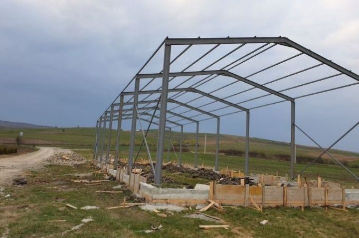Vand.hala metalică 11×23×4
Hala metalică conpleta 
Din profile i pe 1