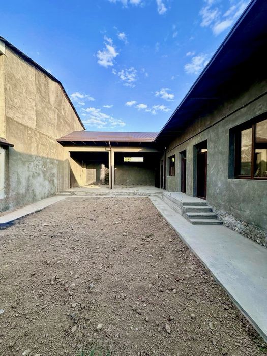 Uy sotiladi zor narxda!!!