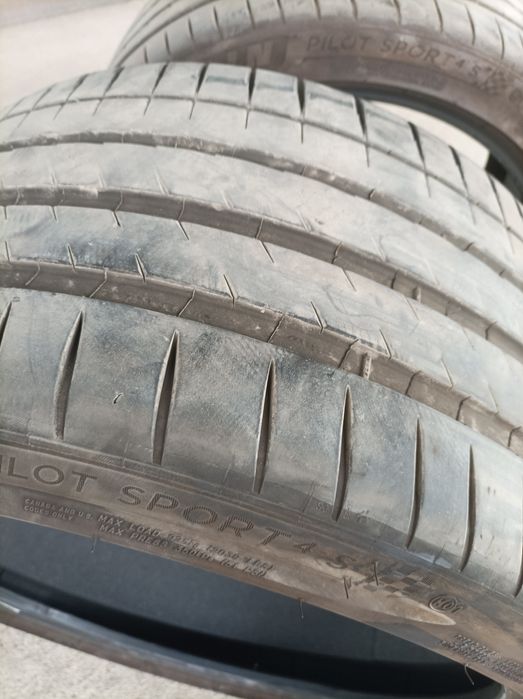 Продавам 2 летни гуми 315/30ZR21 105Y Michelin - 240 лв/бр.