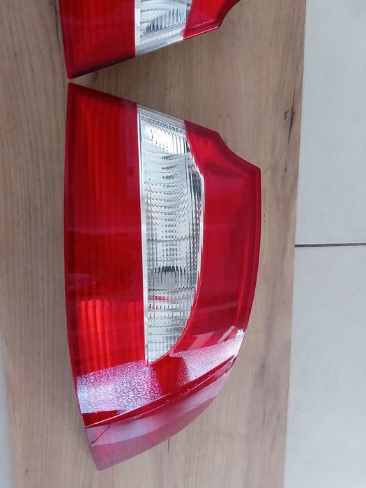 Stop stopuri lampa spate stanga/dreapta Skoda Superb 2008-2012