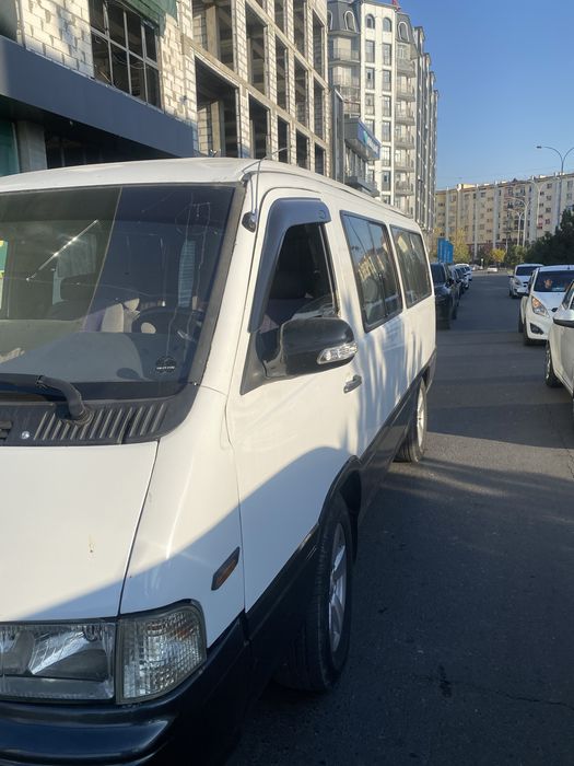 Sangyong Istana mikroavtobus