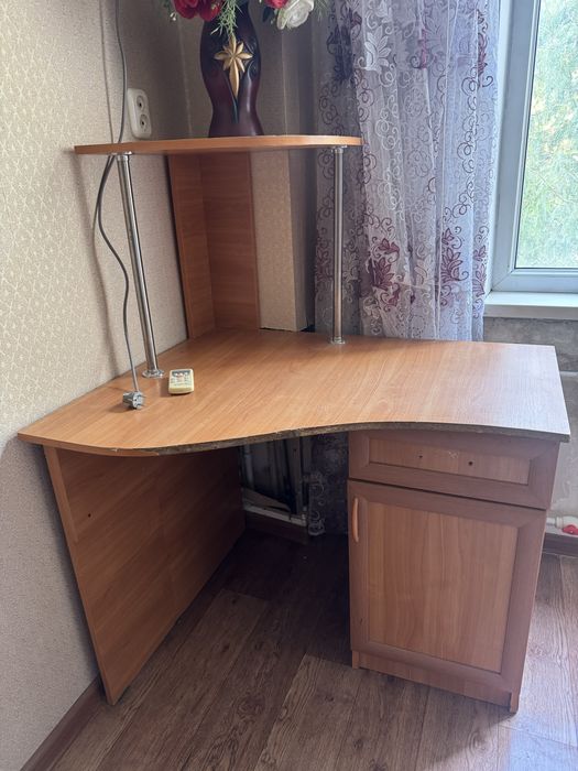 Стол письменный продается