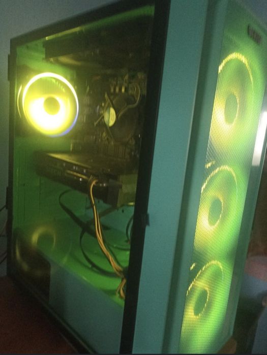 Setup gaming i5 12600kf și placa video rx6600xt