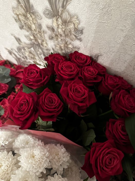 Продам букет свежих роз утром купили в три раза дешевле