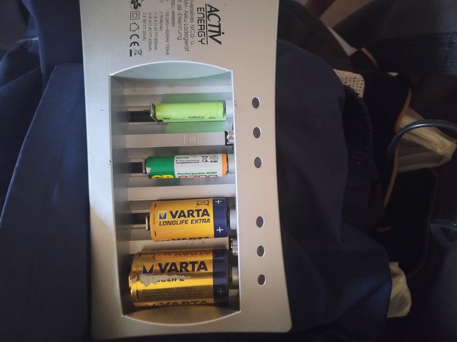 Încărcător de baterii