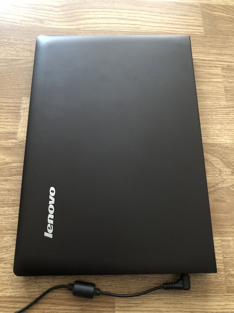 Laptop Lenovo Slim display 14 led,4gb ram,Windows 10 cu incarcator.