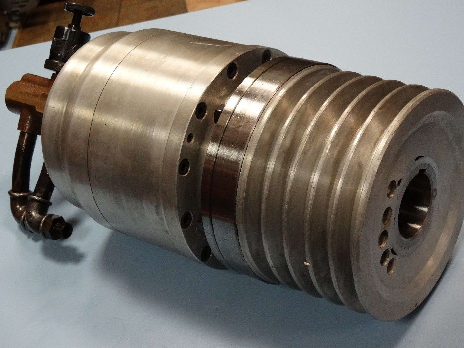 хидрозатягащо устройство за струг