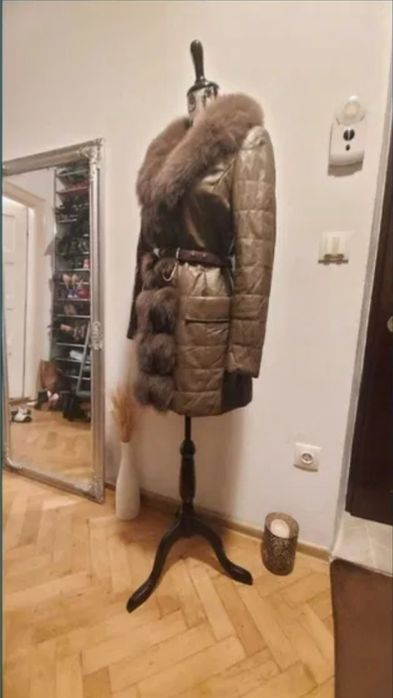 Haina dama din piele cu guler din blana naturală