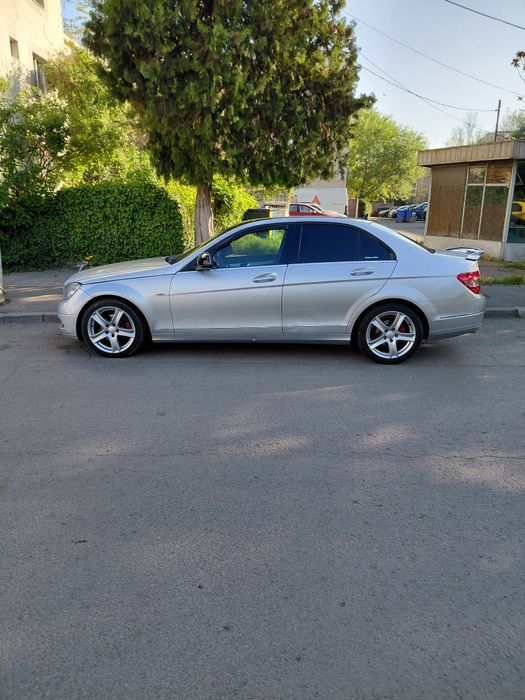Vând Mercedes Benz c clase