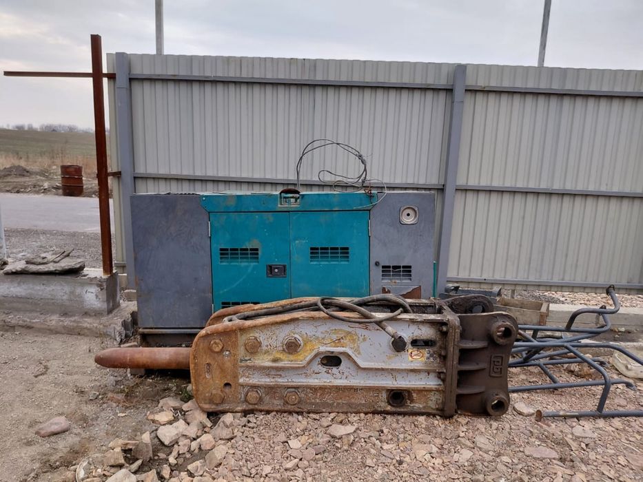 Гидромолот для гусеничного экскаватора